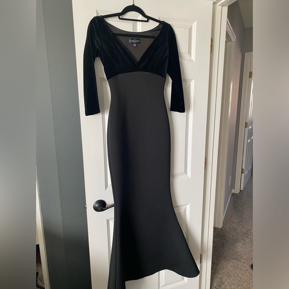Gorgeous Betsy&Adam long cocktail dress